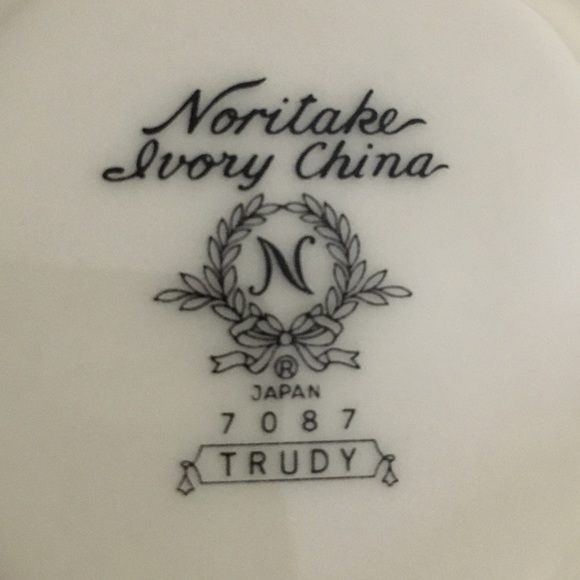 Noritake (Trudy) Table Set - Picture 6 of 6